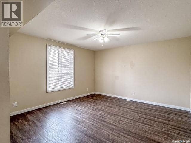 614 7th AVENUE NE, Swift Current, photo 3
