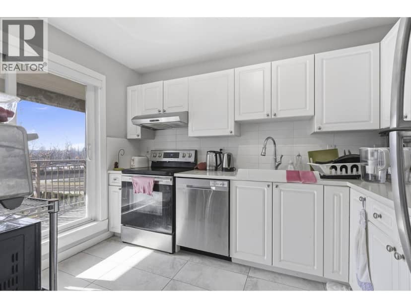 303 1310 CARIBOO STREET, New Westminster, photo 6
