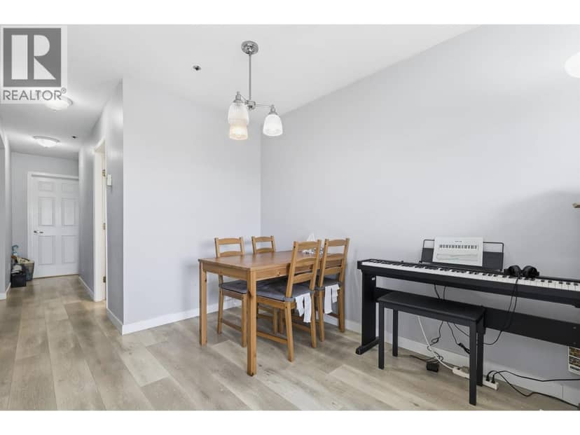 303 1310 CARIBOO STREET, New Westminster, photo 4