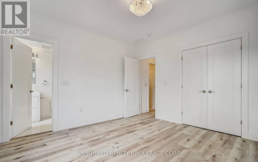 1937 Lawrence Avenue W — photo 11 of 40