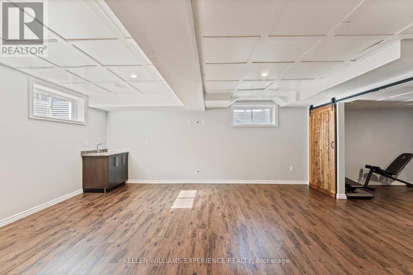 154 Arnold Crescent — photo 24 of 37