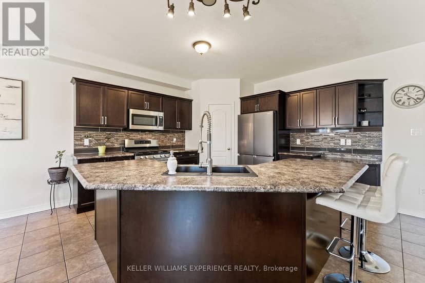 154 Arnold Crescent — photo 8 of 37