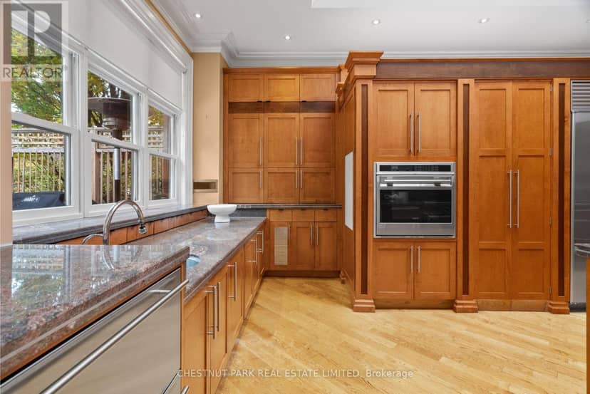 46 Lowther Avenue — photo 14 of 37