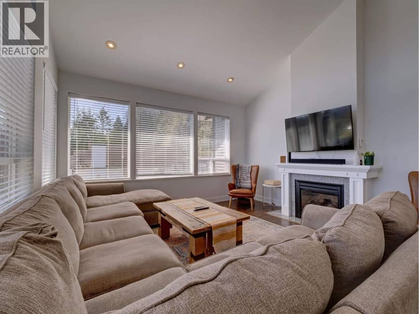 825 BAYVIEW HEIGHTS ROAD, Gibsons, photo 2