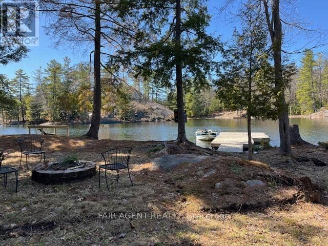 25 Goods Island — photo 23 of 33