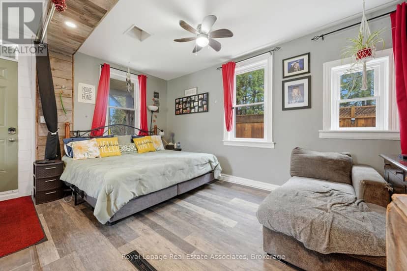557 Main Street E — photo 14 of 40
