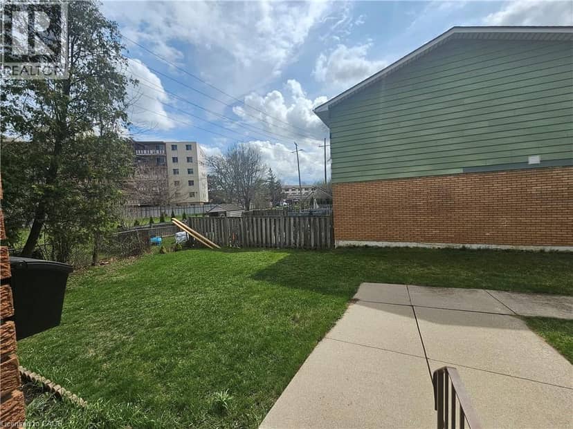161 BERKINDALE Drive Unit# 6 — photo 3 of 24