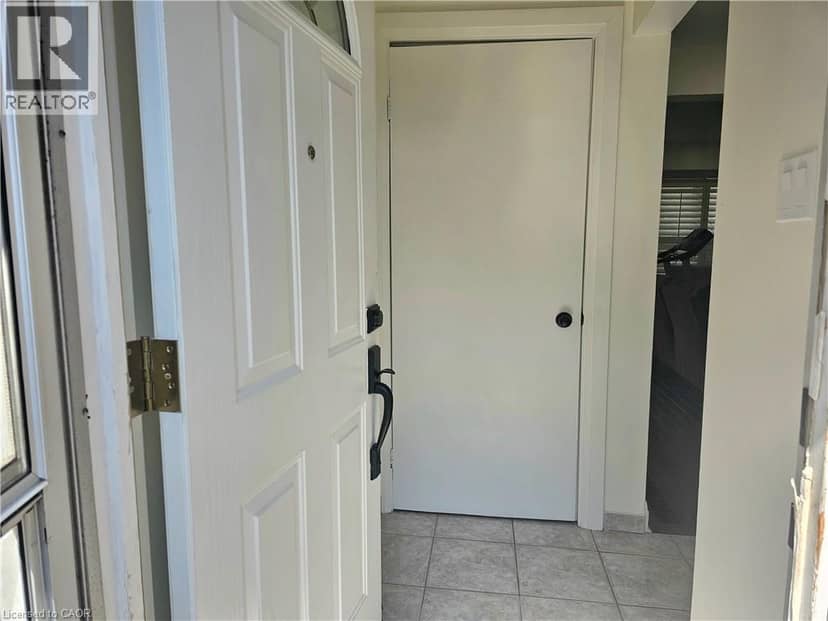 161 BERKINDALE Drive Unit# 6 — photo 5 of 24