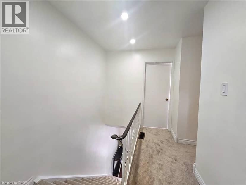 161 BERKINDALE Drive Unit# 6 — photo 10 of 24