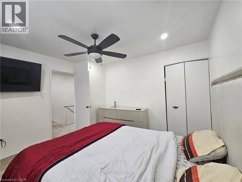 161 BERKINDALE Drive Unit# 6 — photo 18 of 24