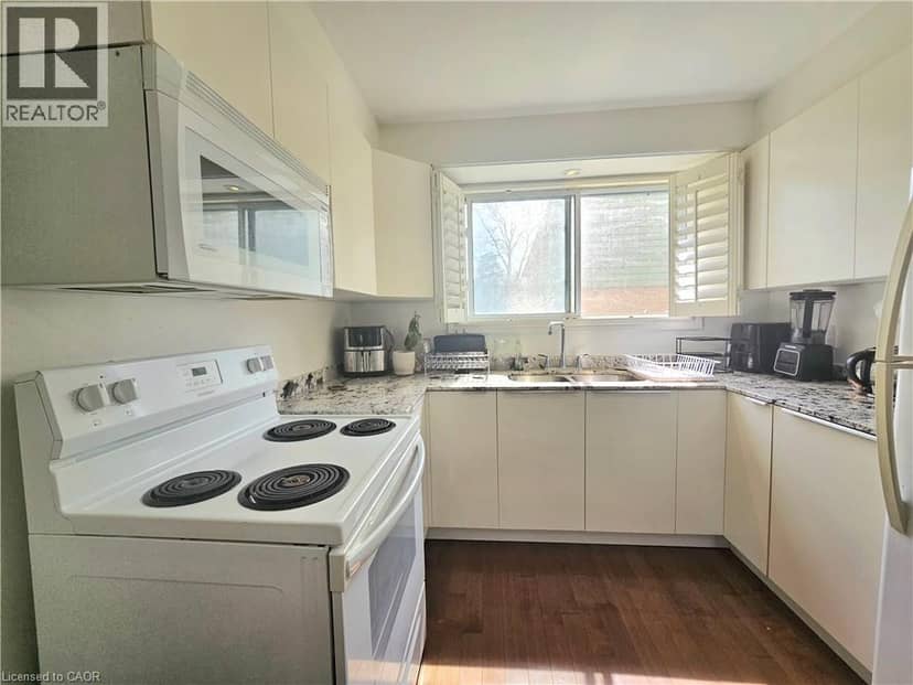 161 BERKINDALE Drive Unit# 6 — photo 8 of 24
