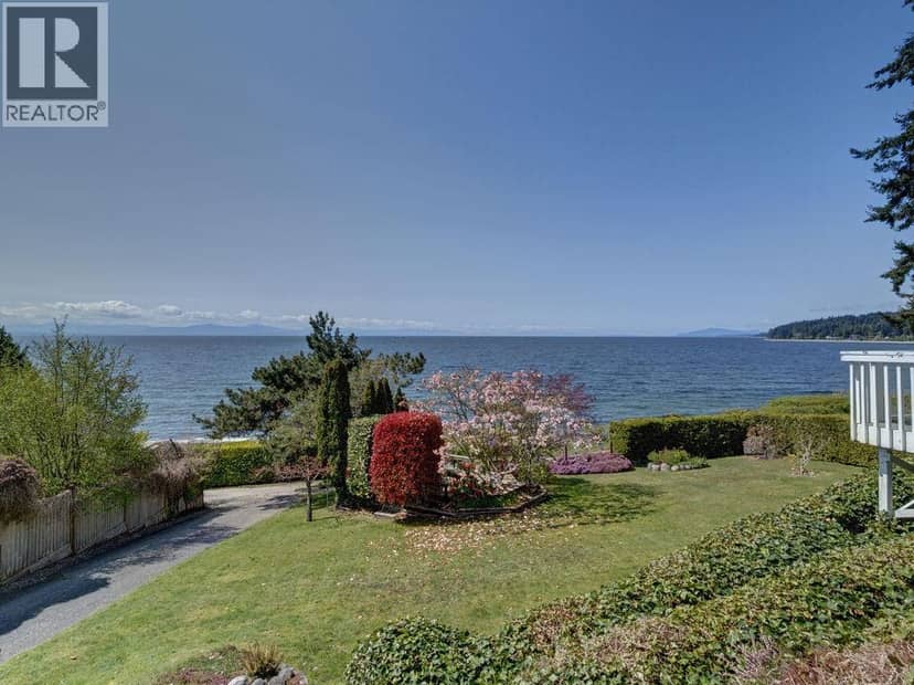 1708 OCEAN BEACH ESPLANADE, Gibsons, photo 2