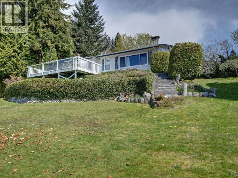 1708 OCEAN BEACH ESPLANADE, Gibsons, photo 4