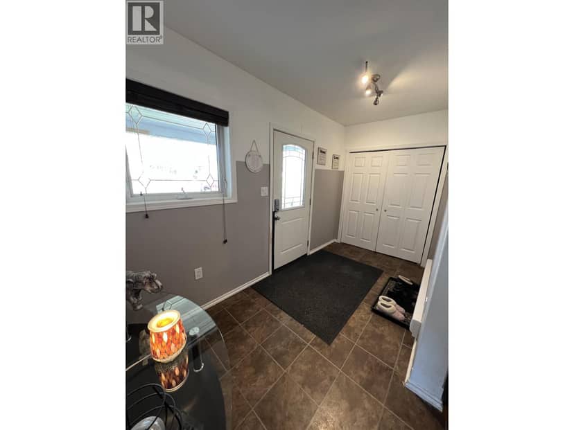 5228 40 STREET, Fort Nelson, photo 2