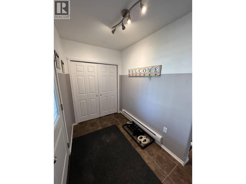 5228 40 STREET, Fort Nelson, photo 3