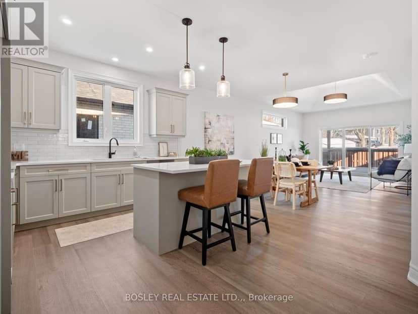 512 Royal Ridge Drive — photo 3 of 14