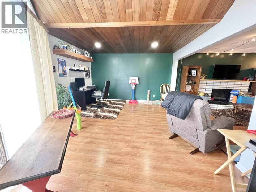 576 PILLSBURY AVENUE, Prince Rupert, photo 3