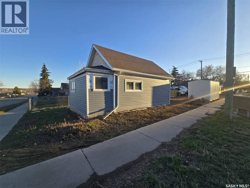 538 9th AVENUE NW — photo 3 of 13