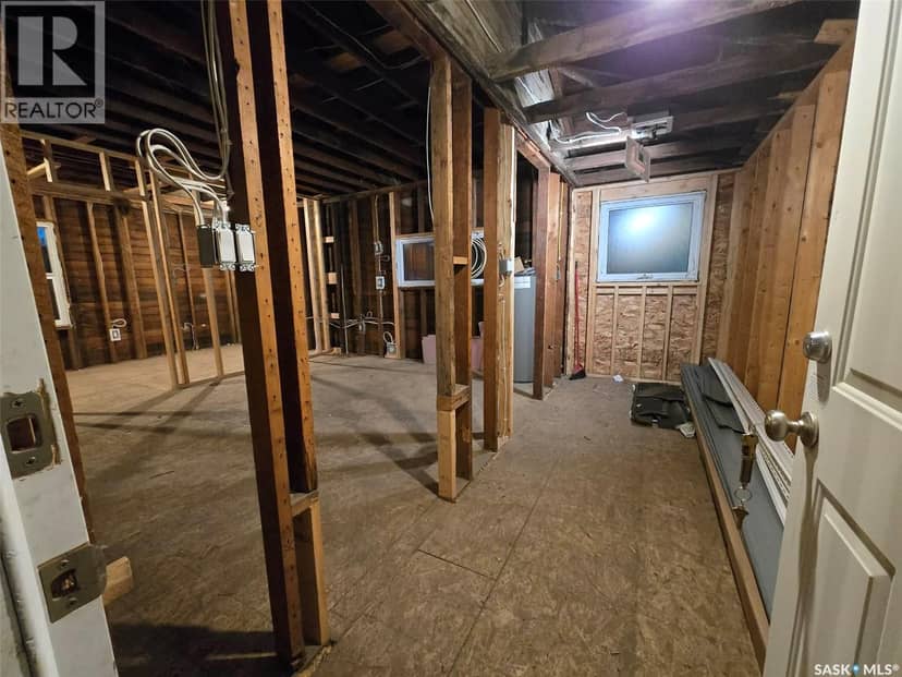 538 9th AVENUE NW — photo 8 of 13