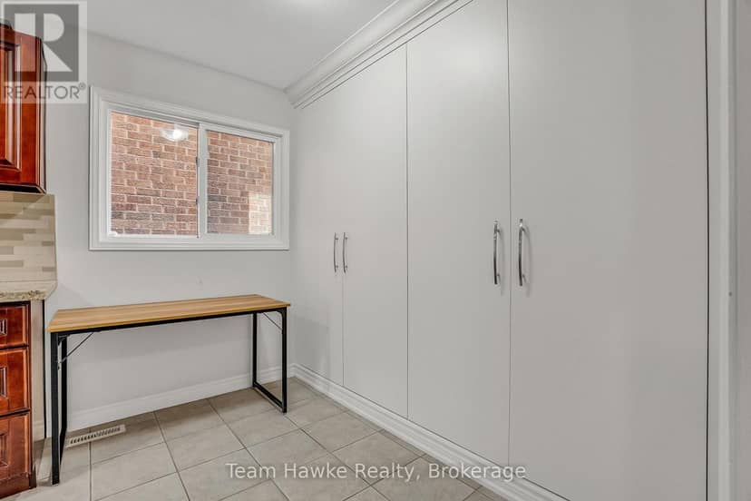 15 White Boulevard — photo 11 of 29