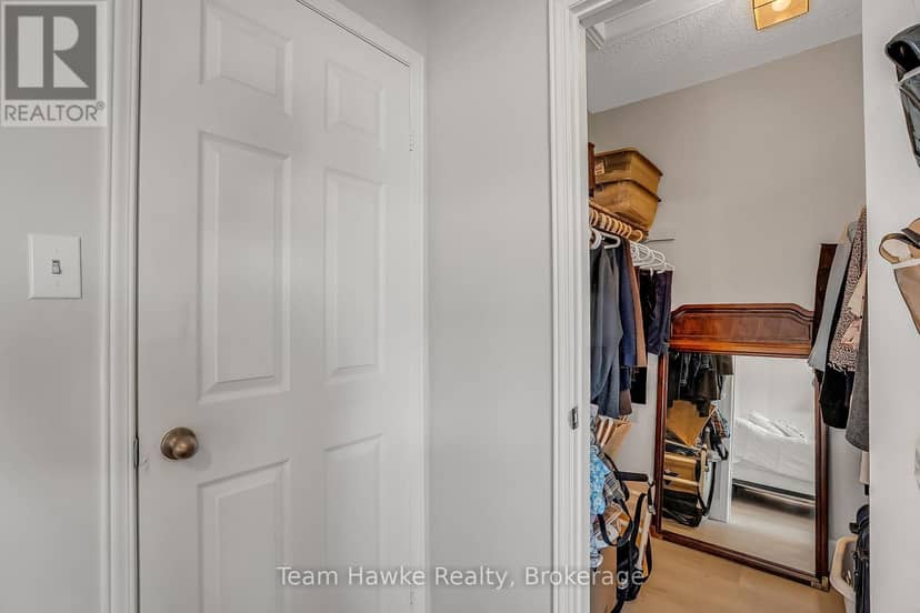 15 White Boulevard — photo 16 of 29