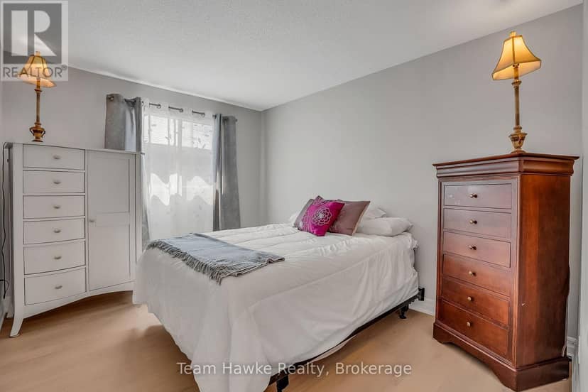 15 White Boulevard — photo 18 of 29
