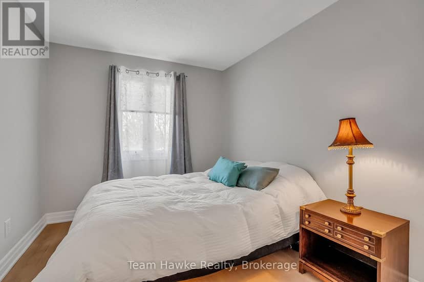 15 White Boulevard — photo 19 of 29
