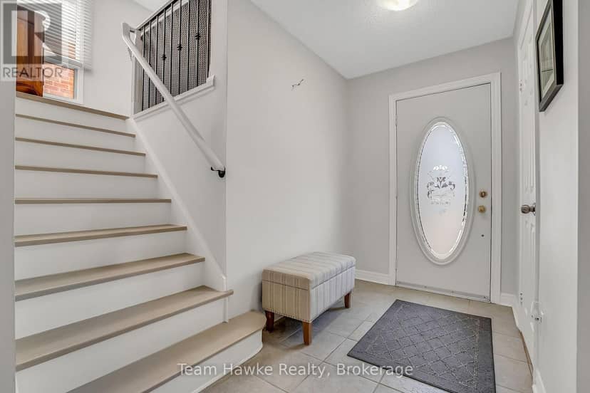 15 White Boulevard — photo 2 of 29