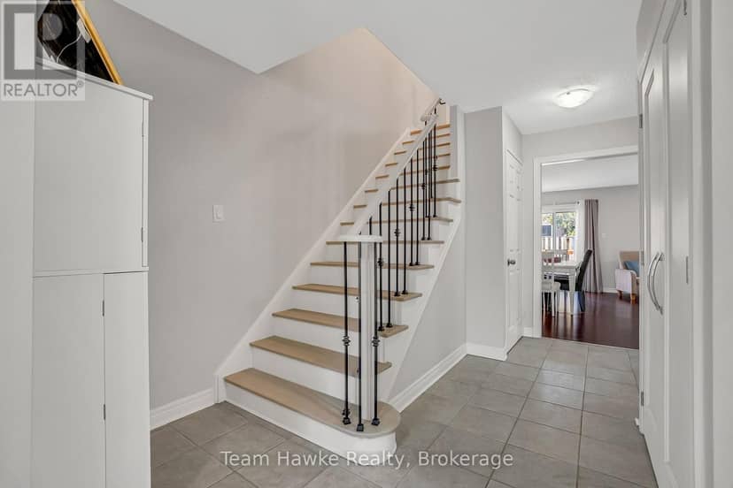 15 White Boulevard — photo 3 of 29