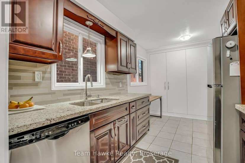 15 White Boulevard — photo 9 of 29