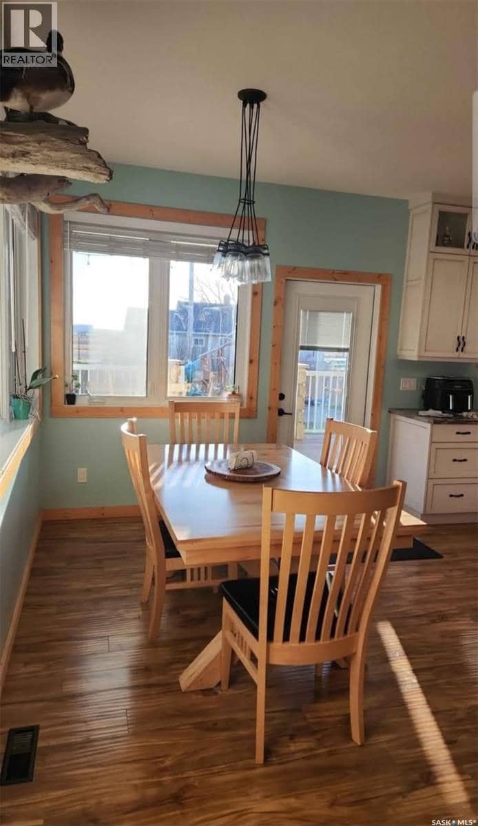 105 Francis STREET — photo 8 of 29