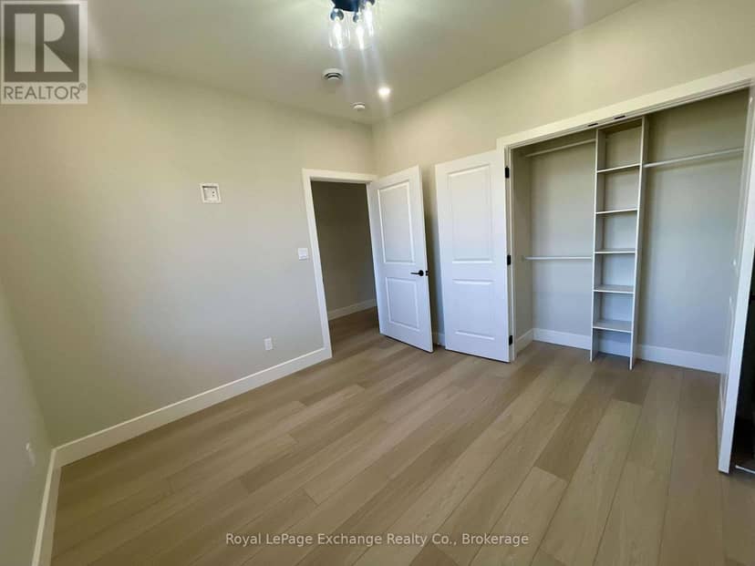 8 Mercedes Crescent N — photo 11 of 16