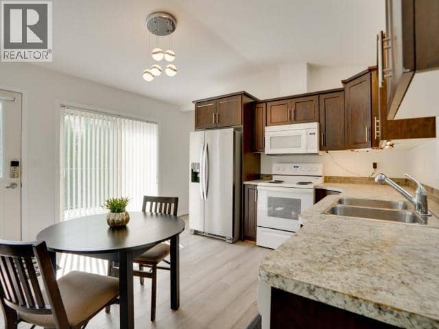104-8430 SPRINGBROOK ROAD, Powell River, photo 3