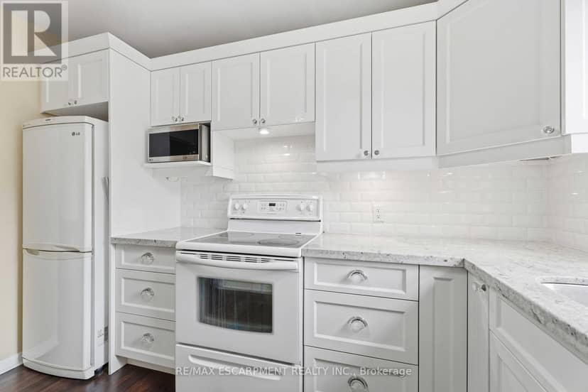 23 - 231 Macnab Street S — photo 9 of 17