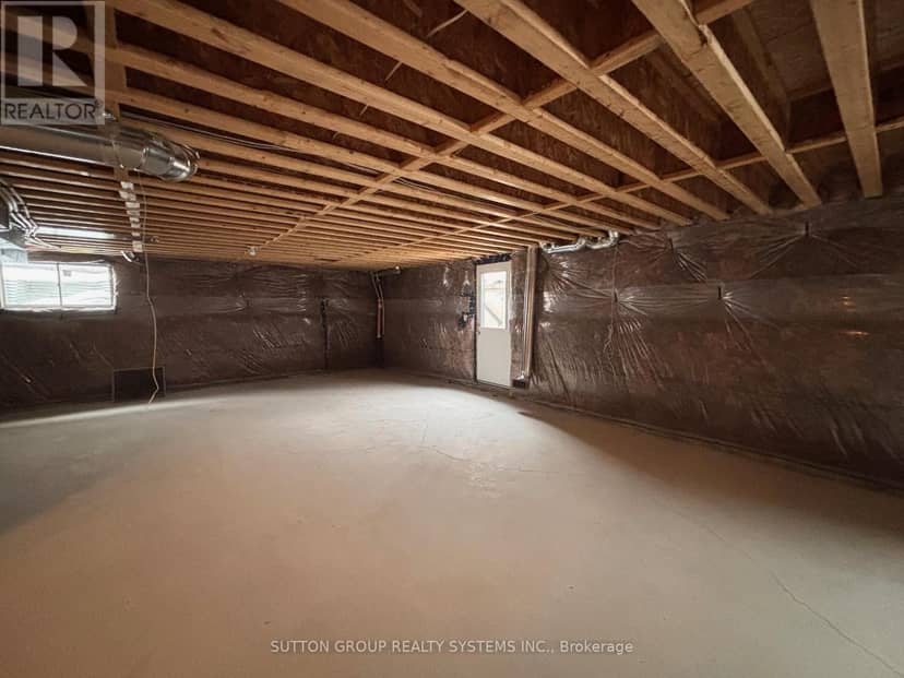 30 Rosanne Circle — photo 13 of 15