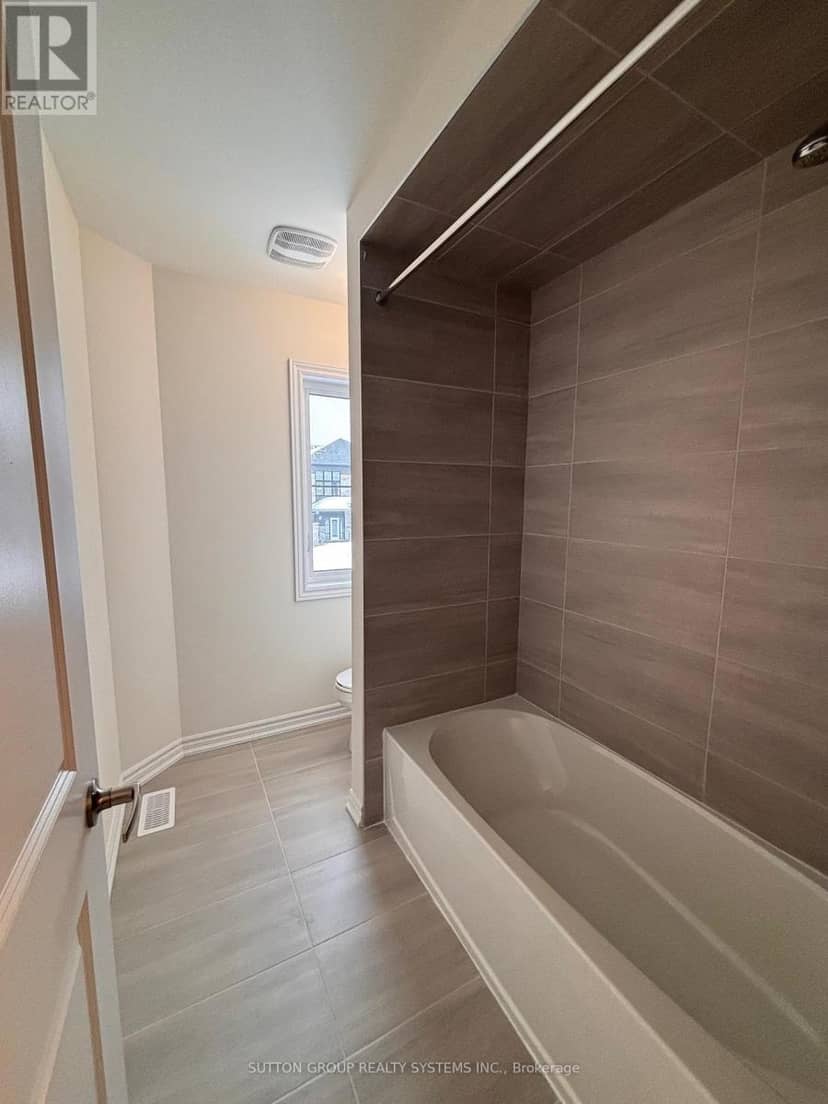 30 Rosanne Circle — photo 7 of 15