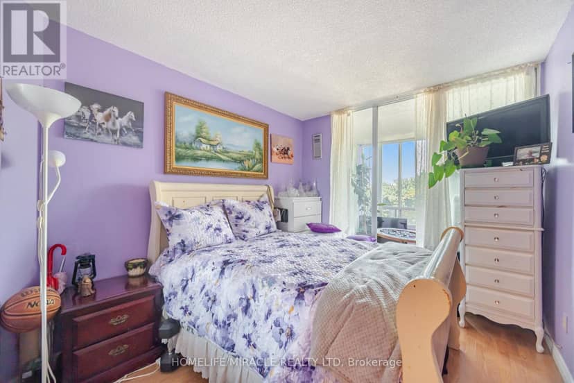 401 - 26 Hanover Road — photo 28 of 40