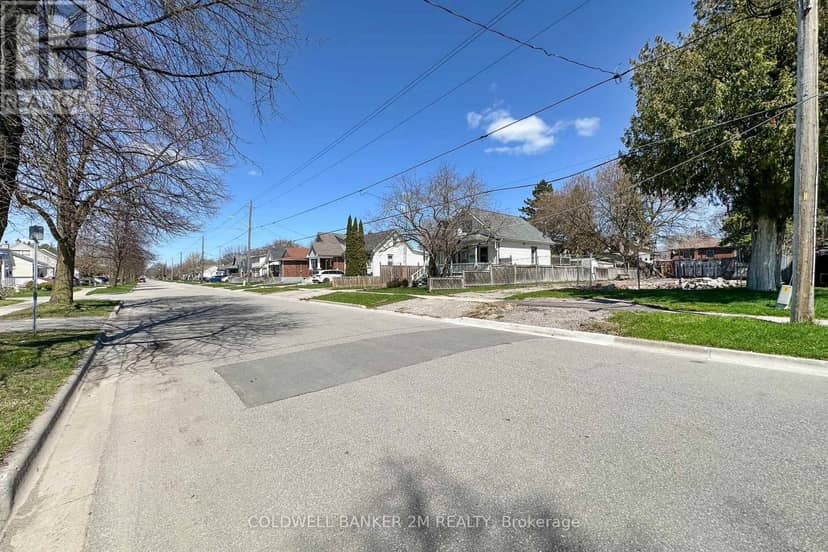 305 Oshawa Boulevard S — photo 2 of 6