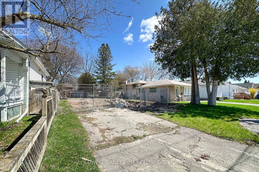 305 Oshawa Boulevard S — photo 4 of 6