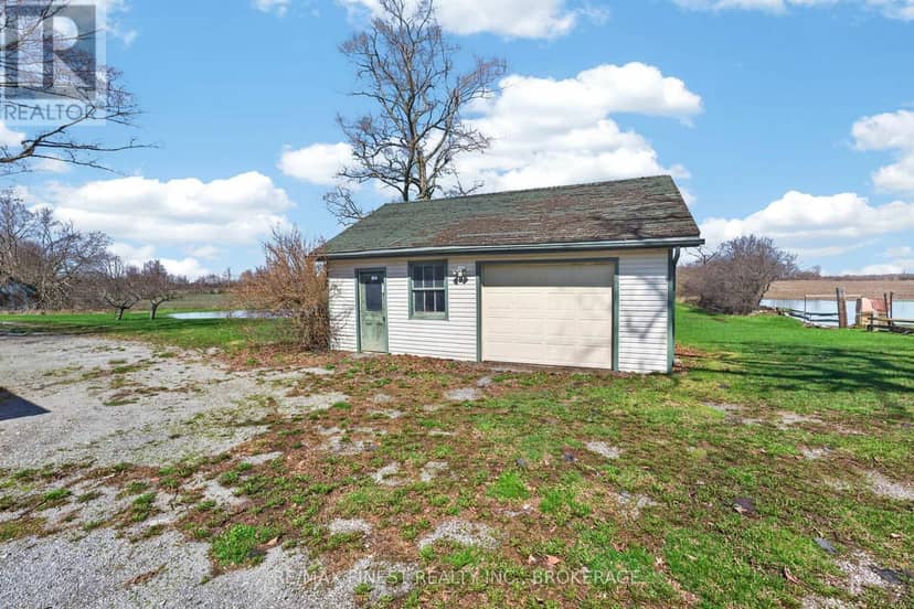 17020 Loyalist Parkway, Prince Edward County, photo 3