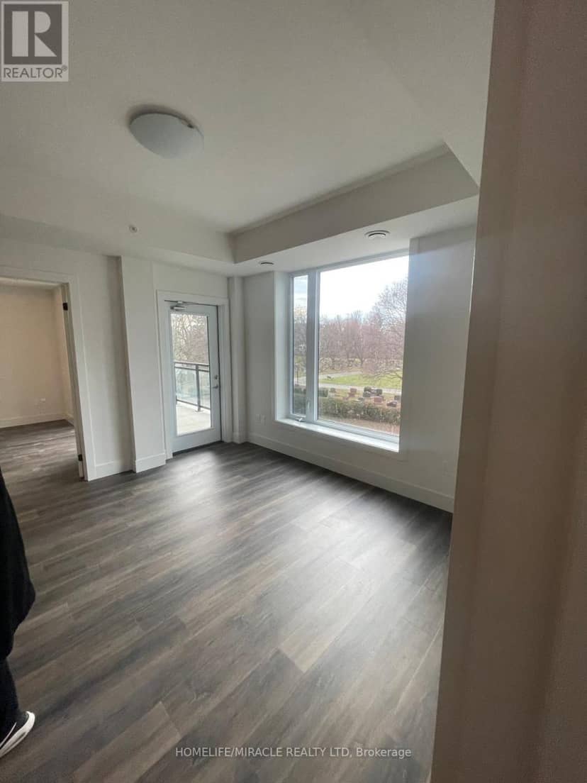 204 - 103 Rogers Street — photo 3 of 10