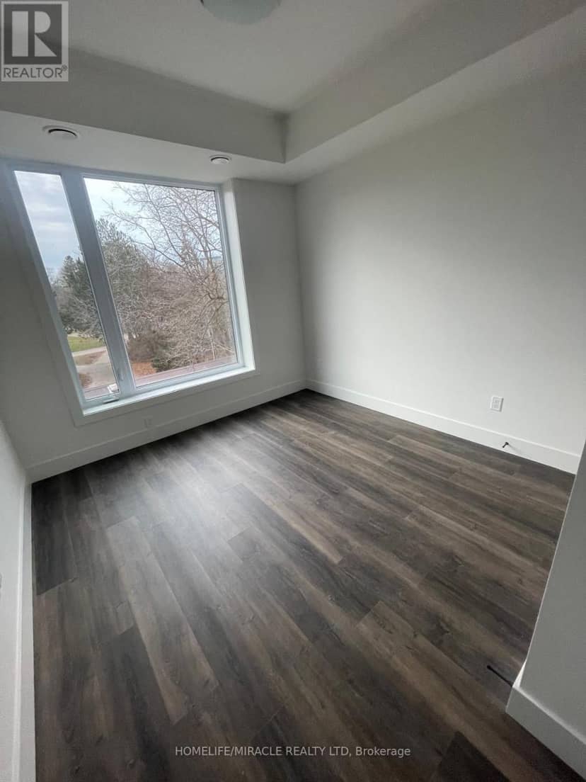 204 - 103 Rogers Street — photo 4 of 10