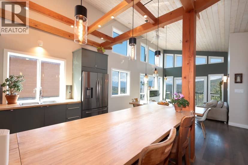 897 RIVENDELL DRIVE, Bowen Island