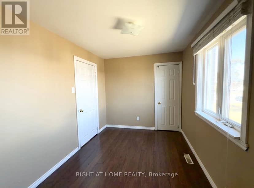 270 Town House Crescent — photo 12 of 17