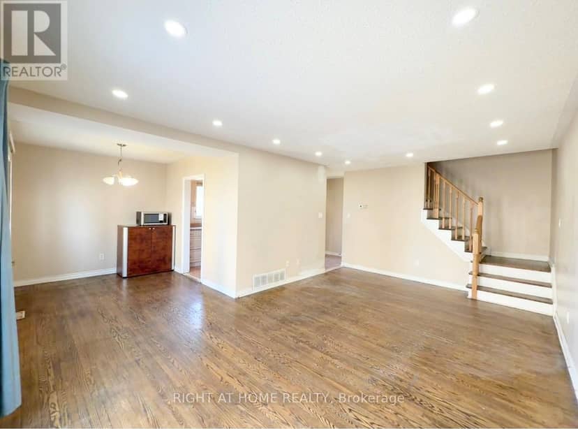 270 Town House Crescent — photo 9 of 17