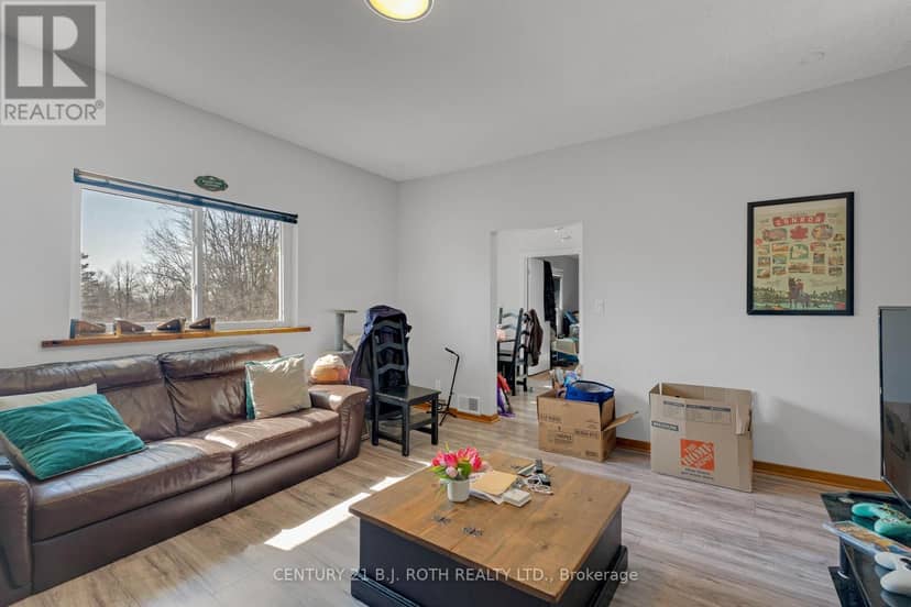 184 Borland Street E — photo 13 of 40
