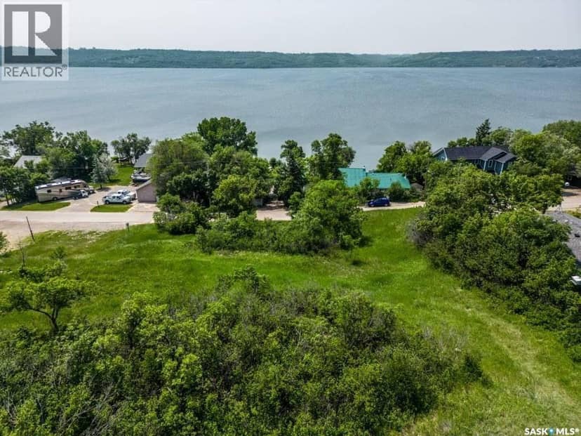 38 Lakeshore DRIVE — photo 1 of 6