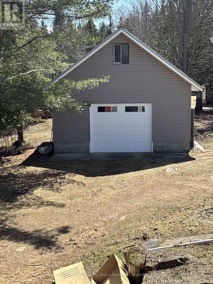 525 Maple Road — photo 10 of 40