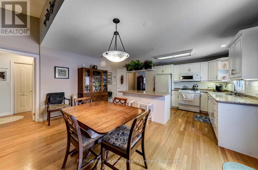 8 - 275 Huron Street — photo 17 of 40