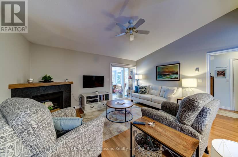 8 - 275 Huron Street — photo 21 of 40